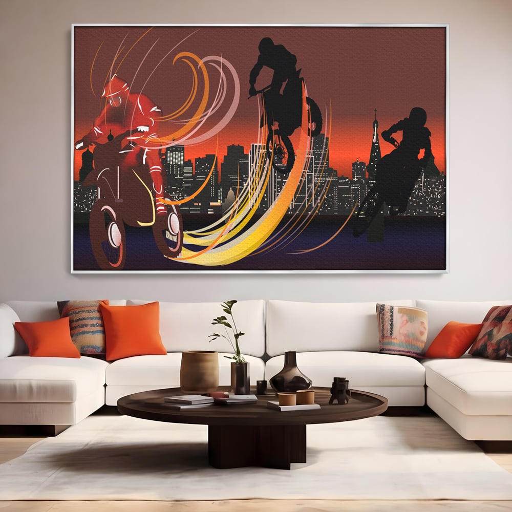 Tablou canvas cu ilustratie cu motociclisti si oras, in rama de aluminiu argintiu, pe perete intr-un living